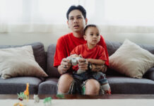 เกมการ์ดง่ายๆ ที่เล่นกับเด็กได้ทุกวัน: แค่เล่นก็พัง ถ้าพ่อแม่ไม่รู้ข้อผิดพลาดมหันต์นี้ เกมการ์ดง่ายๆ ที่เล่นกับเด็กได้ทุกวัน: แค่เล่นก็พัง ถ้าพ่อแม่ไม่รู้ข้อผิดพลาดมหันต์นี้