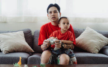 เกมการ์ดง่ายๆ ที่เล่นกับเด็กได้ทุกวัน: แค่เล่นก็พัง ถ้าพ่อแม่ไม่รู้ข้อผิดพลาดมหันต์นี้ เกมการ์ดง่ายๆ ที่เล่นกับเด็กได้ทุกวัน: แค่เล่นก็พัง ถ้าพ่อแม่ไม่รู้ข้อผิดพลาดมหันต์นี้